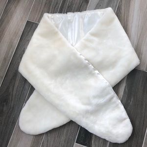 David’s Bridal Faux-Fur Bridal Wrap